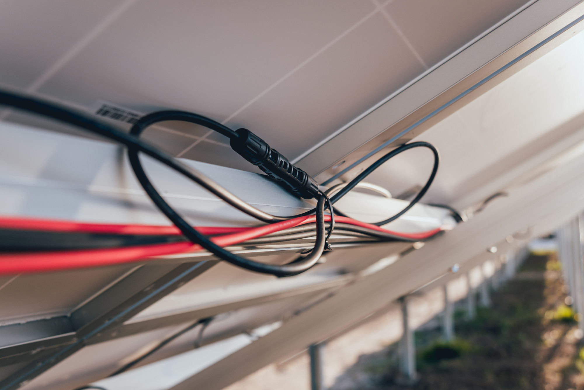 Przewody do instalacji PV – jak wybrać idealne okablowanie dla Twojej fotowoltaiki?