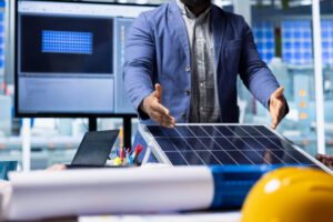 Read more about the article Nowe technologie PV 2025 – bifacjalne panele i optymalizatory w praktyce