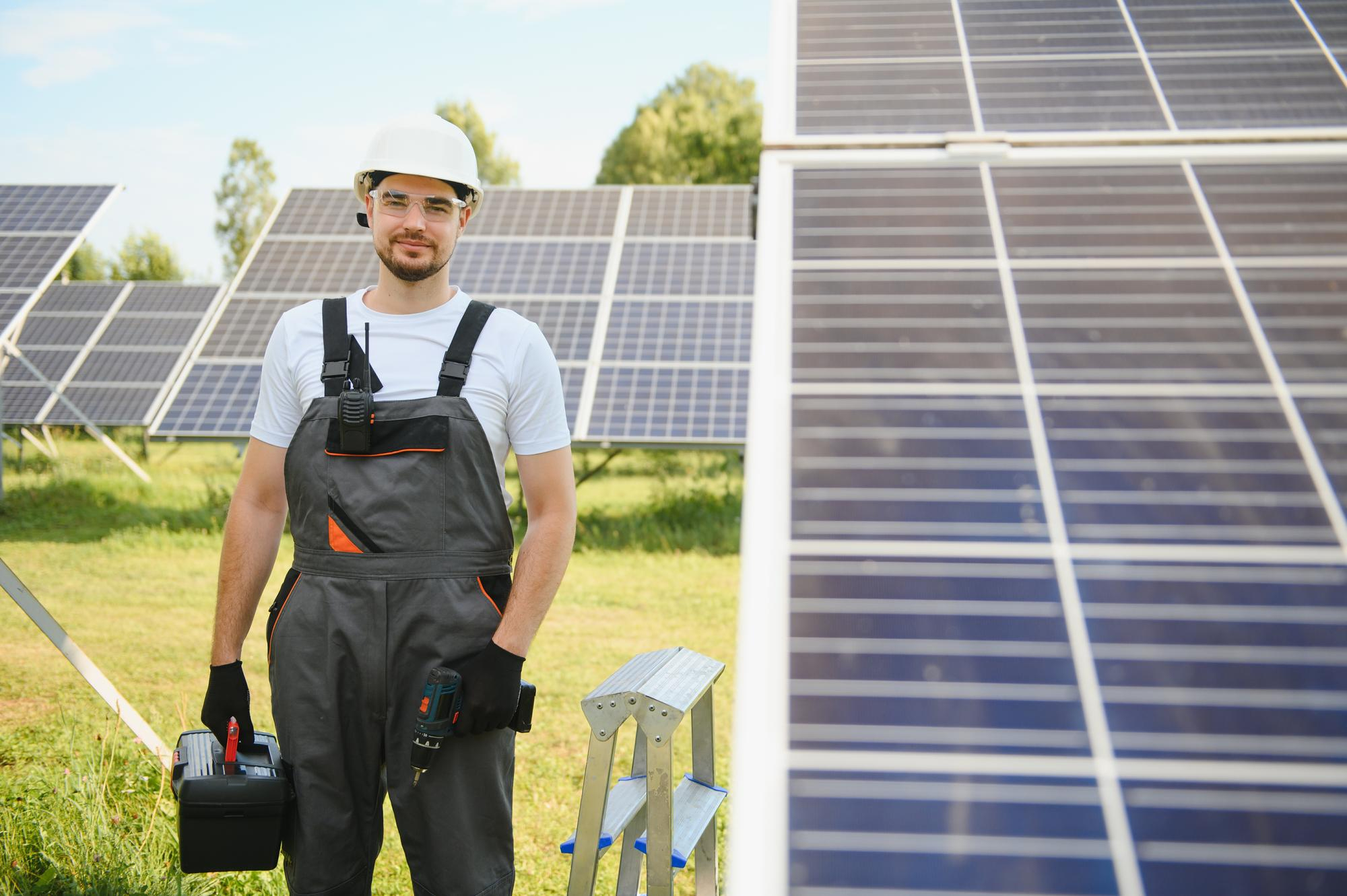 Fotowoltaika na gruncie – czy jesień to dobry moment na montaż?