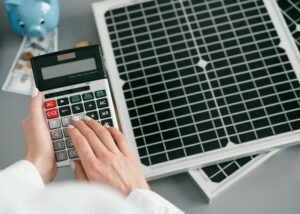 Read more about the article Magazyny energii pod koniec 2025 – ile naprawdę zyskali ich właściciele?