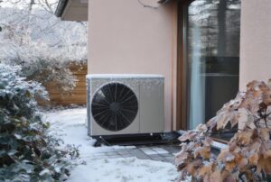 Read more about the article Czy warto łączyć magazyn energii z pompą ciepła? Synergia, która realnie obniża koszty