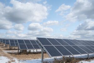 Read more about the article Farmy fotowoltaiczne – dlaczego tak szybko powstają nowe? Analiza rynku i danych oraz powodów boomu w Polsce