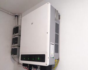 Read more about the article Magazyny energii w domach wielorodzinnych – co warto wiedzieć na początku roku