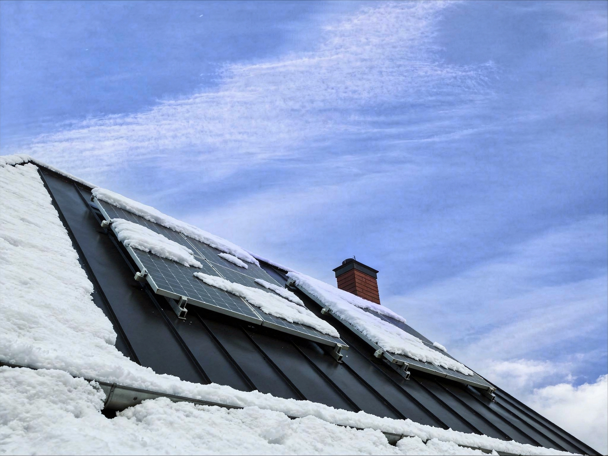 Fotowoltaika zimą – ile energii powinna produkować w lutym, a ile to już problem?