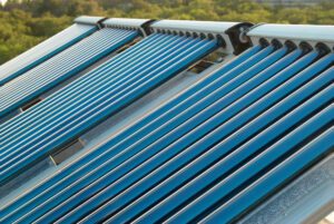 Read more about the article Kolektory słoneczne wracają do gry? Dlaczego w 2026 znów się o nich mówi