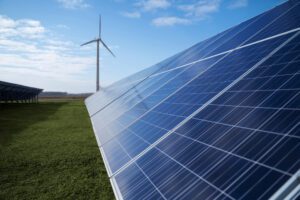 Read more about the article Marzec otwiera sezon OZE – dlaczego właśnie teraz inwestorzy podejmują najlepsze decyzje?