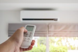 Read more about the article Klimatyzacja zasilana z fotowoltaiki – ile naprawdę kosztuje chłodzenie domu latem?