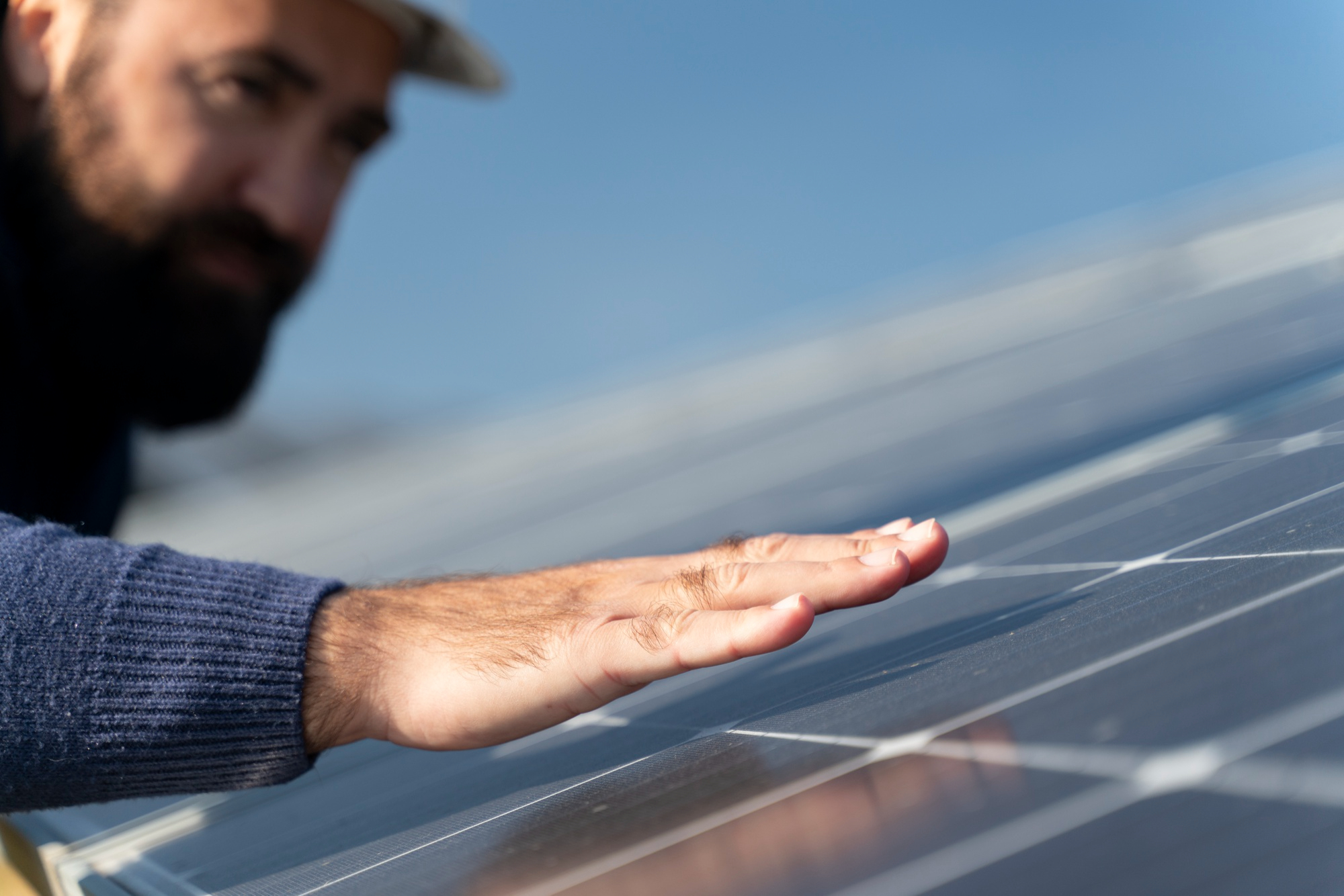 Fotowoltaika latem – największe straty energii w instalacji. Sprawdź, gdzie naprawdę ucieka Twoja produkcja